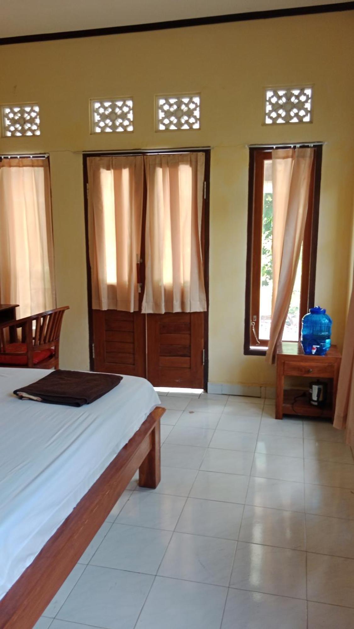 House Market Sidemen  Bilik gambar